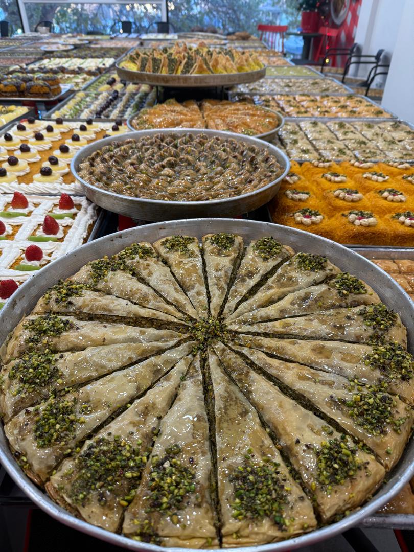 کافه باقلوای کریم اوغلو در تهران